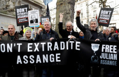 Former Greek Finance minister Yanis Varoufakis, fashion designer Vivienne Westwood, editor in chief of WikiLeaks Kristinn Hrafnsonn, Assange's Father John Shipton and singer Roger Waters attend a protest against the extradition of Julian Assange outside the Australian High Commission in London, Britain, on February 22, 2020. 