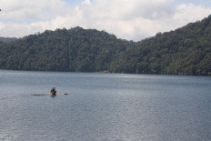 Threat of Mount Sinabung eruption threatens Lake Lau Kawar tourism