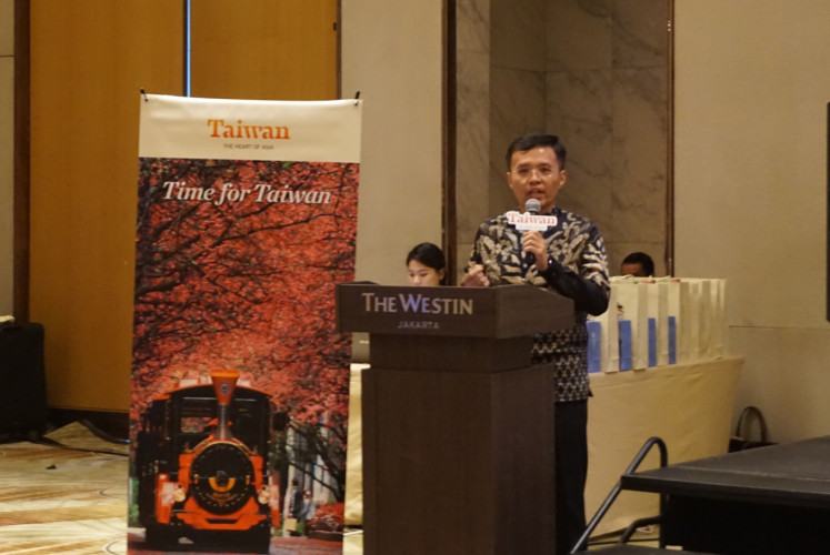 Abe Chou, director of the Taiwan Tourism Bureau in Kuala Lumpur, gives a speech during the Taiwan Tourism Workshop on Monday at The Westin hotel in South Jakarta on Monday. 