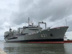 Iranian Navy vessel anchors in Jakarta
