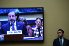 Tests and mask for US health chief on Taiwan visit