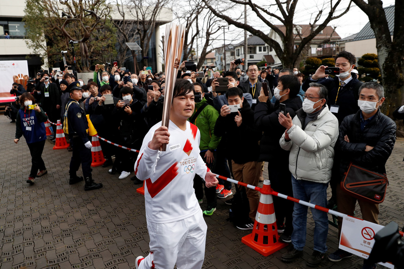  Tokyo  Olympic  torch relay may be suspended if large crowds 
