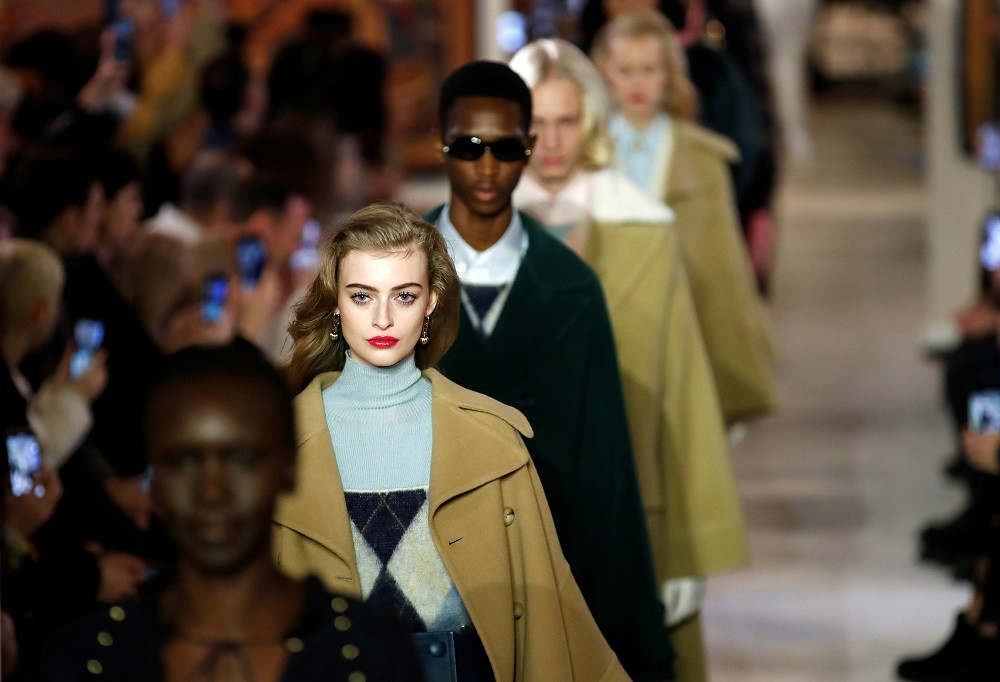 Lanvin's Sialelli revisits tradition in retro-themed Paris show ...