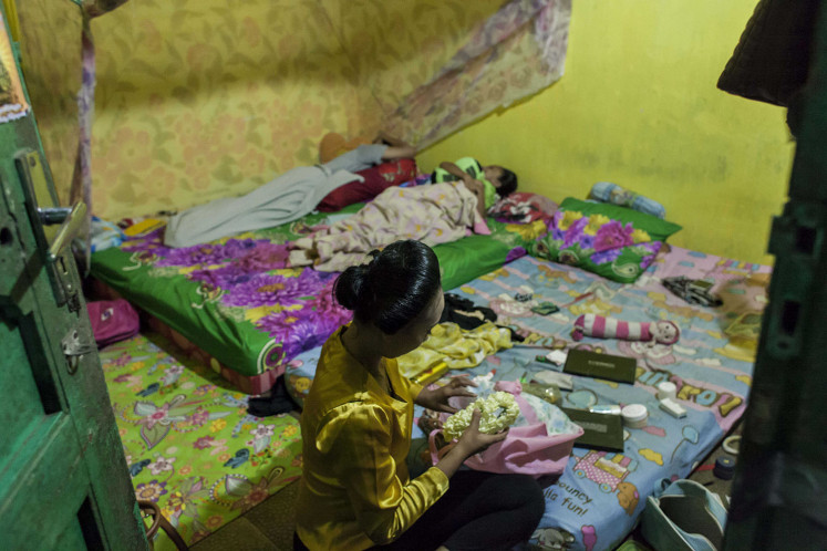 Female ‘dalang’ steals the limelight