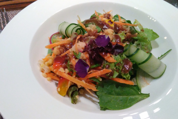 Dinner menu on the second day: salad that is rich with proteins and fibers. 