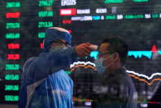 Asia shares step back, await China economic update