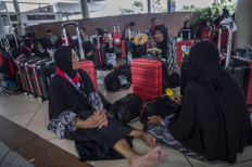 Banning or wooing travelers in time of novel coronavirus