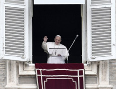 Pope Francis cancels planned retreat due to 'cold'