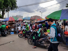 Jakarta develops drop-off areas for online motorcycle taxis at four railway stations