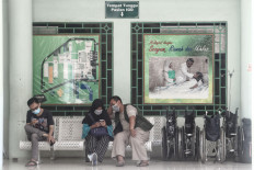 Hospital staff and visitors wears mask at Sulianti Saroso Infection Hospital (RSPI Sulianti Suroso) isolation building in Jakarta, on Monday, March 2, 2020.