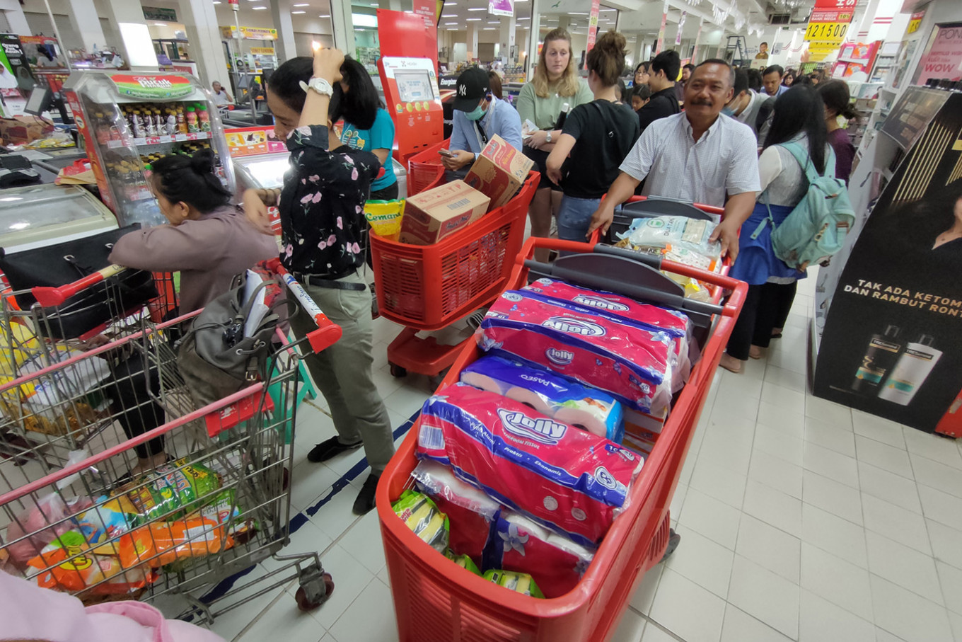 Panic buying hits Jakarta supermarkets as govt announces first ...