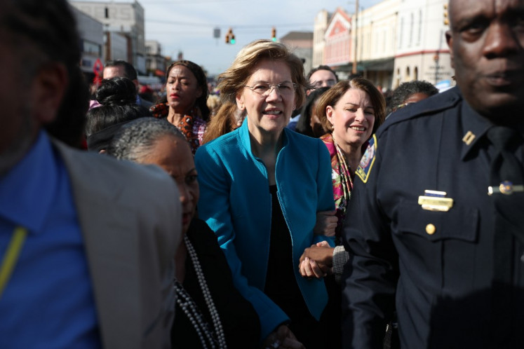 SELMA, ALABAMA - MARCH 01: (L-R) Democratic presidential candidate Sen. Elizabeth Warren (D-MA) and Democratic presidential candidate Sen. Amy Klobuchar (D-MN), participate in the Edmund Pettus Bridge crossing reenactment marking the 55th anniversary of Selma's Bloody Sunday on March 1, 2020 in Selma, Alabama. Some of the 2020 Democratic presidential candidates attended the Selma bridge crossing jubilee ahead of Super Tuesday. 