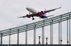 Low-cost airline Wizz to resume some flights from UK's Luton airport