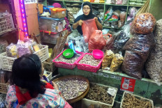 Panic hoarding of herbs, medicinal plants amid virus scare takes toll on 'jamu' vendors