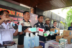 Police arrest three in Central Java for allegedly reselling masks at 900% markup
