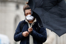 UK records first coronavirus death, moves to stop spread