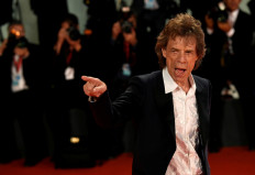 Jagger, Stipe sign letter demanding campaign song consent