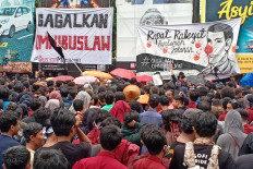 Supporters of the People's Mobile Alliance (ARB) demonstrate on Jl. Gejayan to reject the omnibus law on March 9.