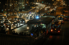 Huge congestions of vehicles are seen during peak hours in Bogota on January 29, 2009. 