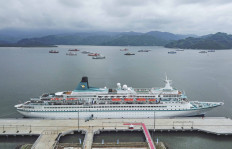 Declared coronavirus-free, 'Albatros' passengers start Lombok tour