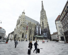 Austria shuts museums, suspends all trains to Italy