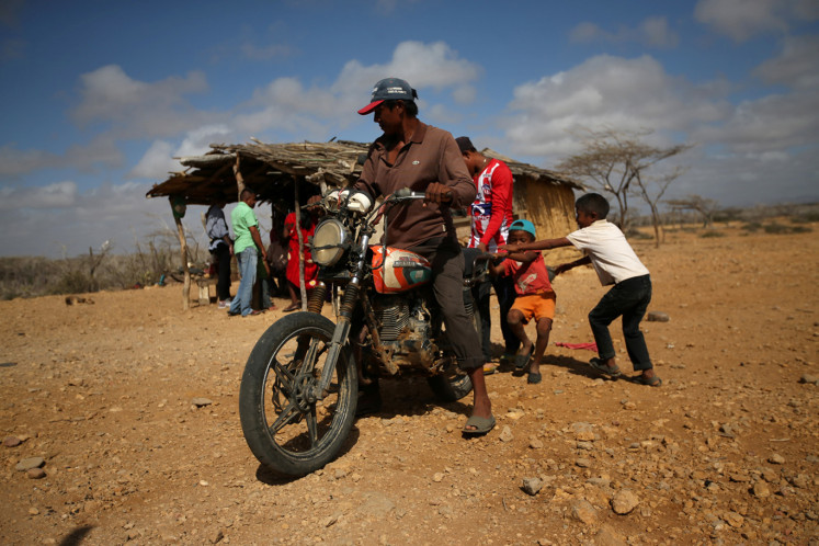 A Venezuelan family from the indigenous Wayuu tribe tries to start a motorcycle, in Castilletes, Colombia February 19, 2020. 