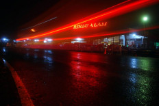 Rindu Alam restaurant in Puncak, Bogor, West Java, is pictured at night on Nov. 30, 2017. The West Java administration has officially closed down the iconic restaurant, which was built in 1979.