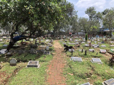 Music from graveyard annoys Depok residents