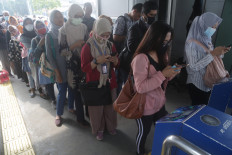 MRT, LRT and Transjakarta limit passenger numbers, but resume normal operating hours