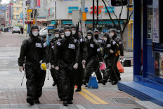 South Korea tightens border checks as domestic transmission of virus abates