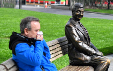 UK govt orders three-week lockdown to tackle virus