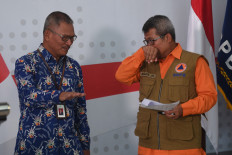 The government spokesman for the handling of the COVID-19 outbreak, Achmad Yurianto (left), chats with the spokesperson of the National Disaster Mitigation Agency, Agus Wibowo, after publicizing information regarding the handling of the coronavirus in Jakarta on March 18. Yuri said the government would soon implement a rapid COVID-19 blood test effective for patients who contracted the virus one week beforehand that can be done by all hospitals in Indonesia. 