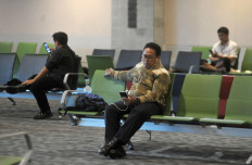 Hesitant flyers: People remain wary of air travel because of health, cost concerns, survey shows