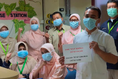 ‘COVID-19 hero’: 80-year-old doctor in spotlight for fighting coronavirus on front line