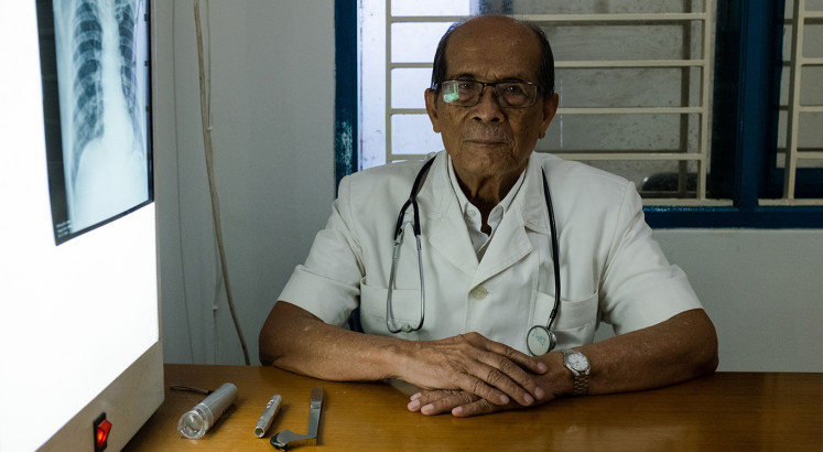 Dr. Mangku Sitepoe, a doctor who tirelessly, selflessly helps others | Urban Tal...