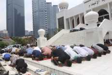 Jakarta mobilizes community to contain COVID-19 after lockdown option out