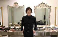 Sign o'the times: K-pop idol emerges from decades past