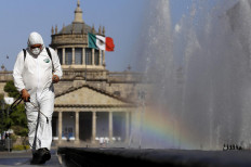 Mexican president passes coronavirus buck to allies, rivals, business