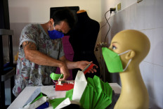 Venezuelans sew homemade face masks amid coronavirus quarantine