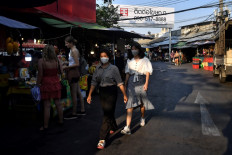 Coronavirus pandemic prompts rare questioning of Thai monarchy