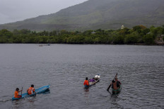Children use rowboats to attend an Armada Pustaka Mandar reading session on Pantar Island. JP/ Yusuf Wahil