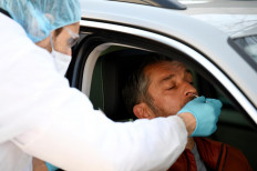 Tests for all? French doctor defies government on virus