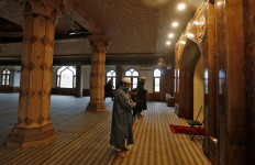 Pakistan, Bangladesh try to stop Friday prayers to avert coronavirus spike