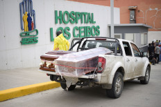 Troops gather scores of bodies of virus victims in Ecuador city