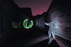 Chinese 'light painter' takes artistic inspiration from virus