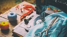 Based on the new findings, the researchers conclude that masks made using a combination of readily available fabrics still have the potential to provide significant protection from respiratory aerosol droplets.