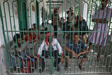 Indian officials warn of lockdown extensions as COVID-19 cases in South Asia near 6,000