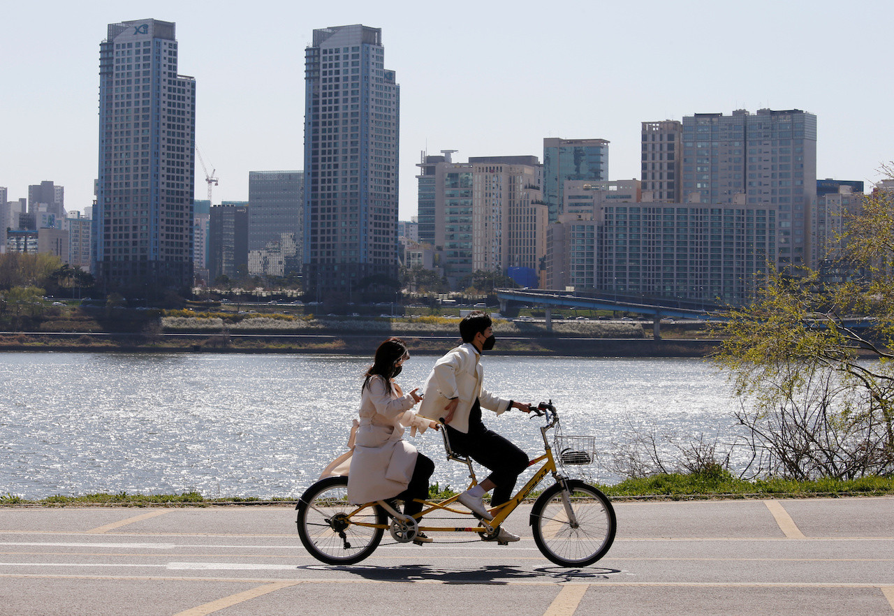 S Korea Imposes New Coronavirus Travel Restrictions Announces