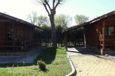 Venezuelan refugee Stephanie Paez, who is 8 months pregnant, talks to neighbors from her bungalow in La Ciguena holiday complex amid the coronavirus (COVID-19) outbreak in Arganda del Rey, Spain, on April 3, 2020. 