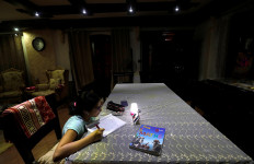 Singapore stops Zoom for home-schooling after hacking report